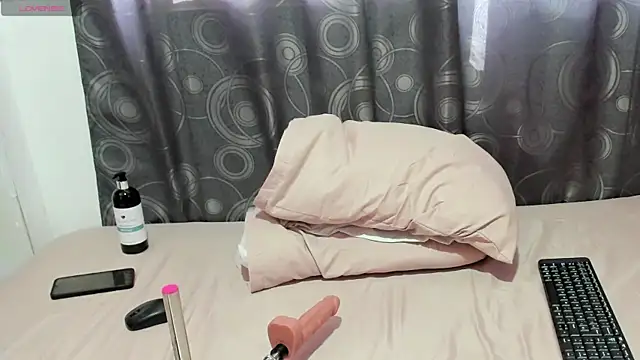 LussieWillow's cam snapshot