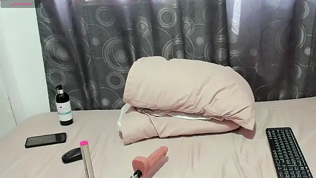 LussieWillow's cam snapshot