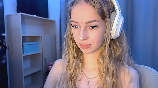 LunaCrave's cam snapshot