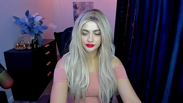 LeslieMineg's cam snapshot