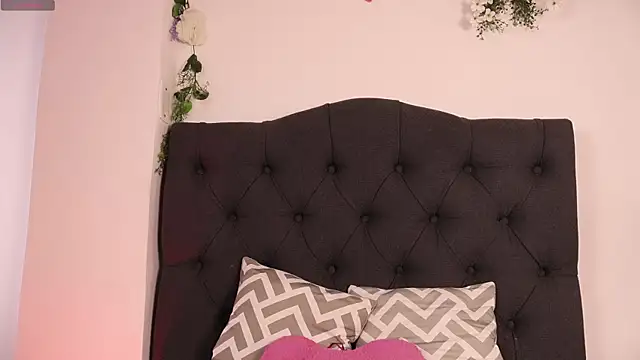 justnala_'s cam snapshot