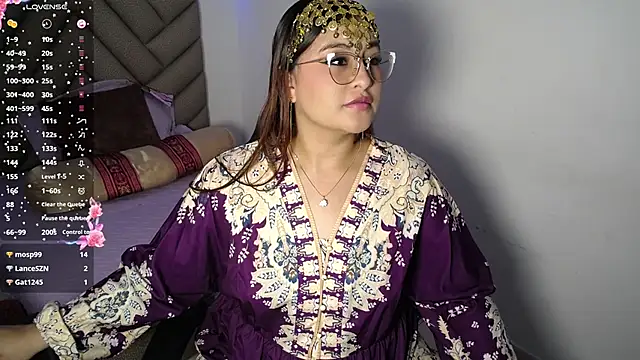 heluejamil's cam snapshot