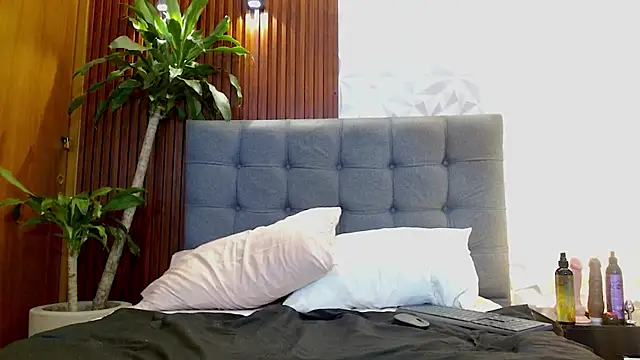 veronica_em1's cam snapshot