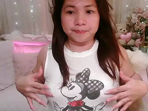 OhmyPinay's cam snapshot