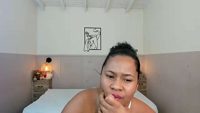 AuroraSky8's cam snapshot