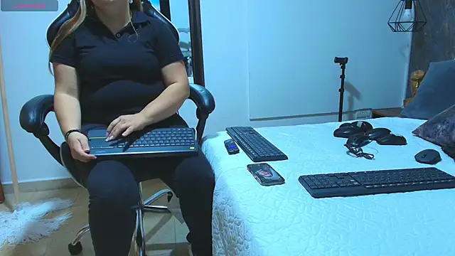 luna_killari's cam snapshot