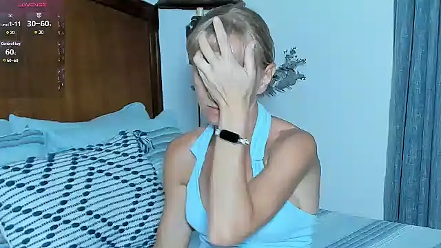 Christine_35's cam snapshot