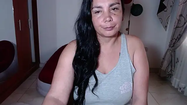 Vivian_milf_paint's cam snapshot