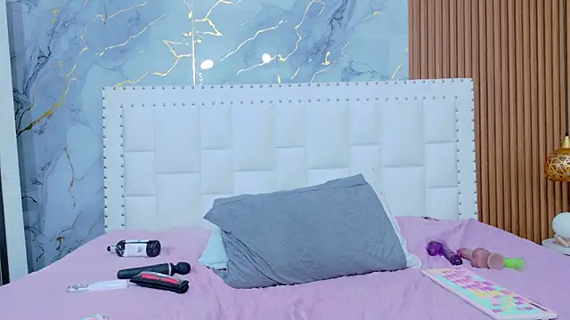 littleebonny's cam snapshot