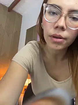 AlissonPeach01's cam snapshot