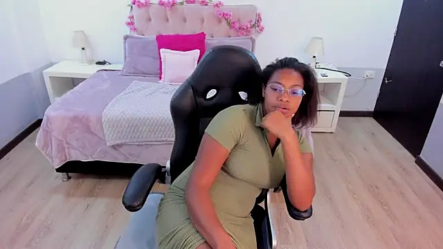 ebony_fantasy2's cam snapshot