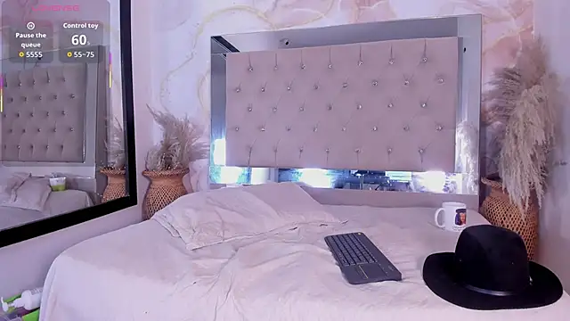 ainaah_'s cam snapshot