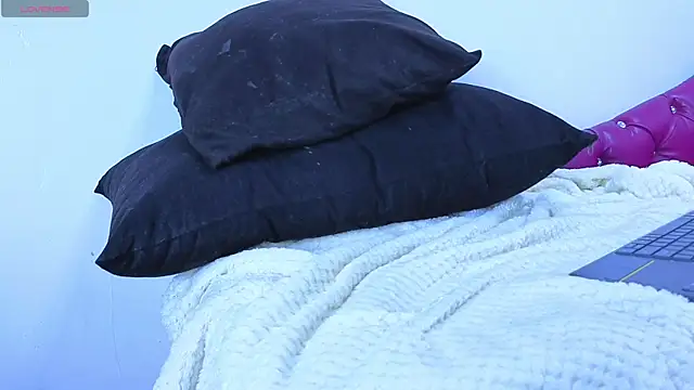 Julieta_horney's cam snapshot