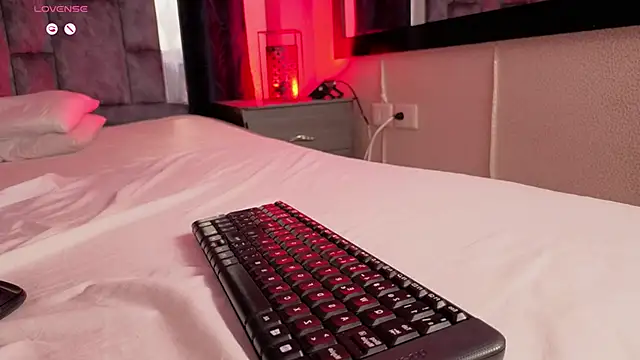 Mia_Oxford's cam snapshot