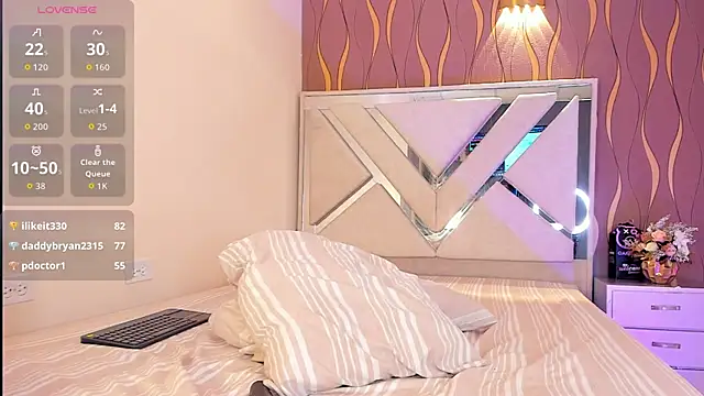 iam_nicolle's cam snapshot