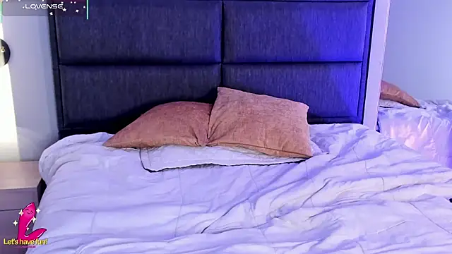 Emma__clark_'s cam snapshot