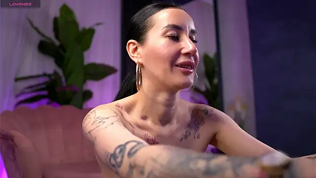 SerenaVelour's cam snapshot