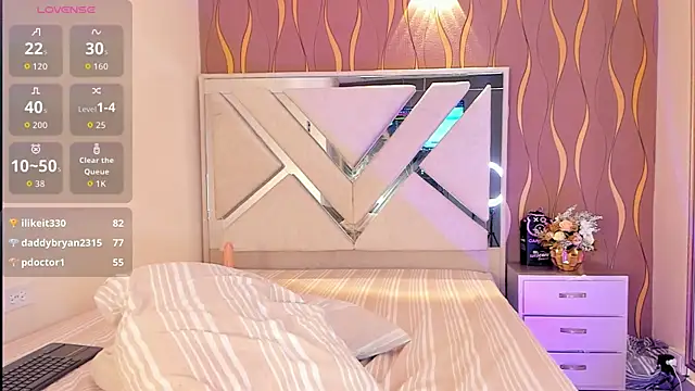 iam_nicolle's cam snapshot