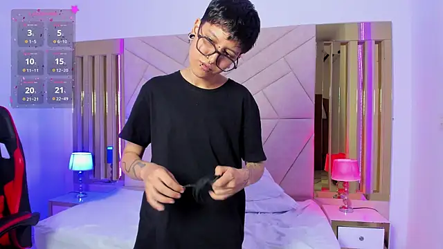 CharlieTaylor__'s cam snapshot