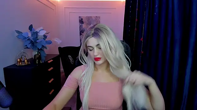 LeslieMineg's cam snapshot