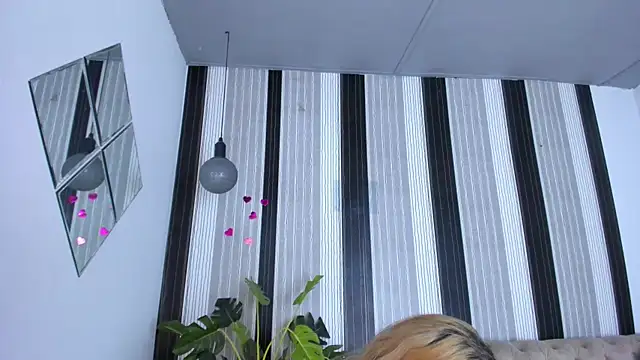 lily_and_wan's cam snapshot