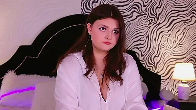 UR_BELLA's cam snapshot