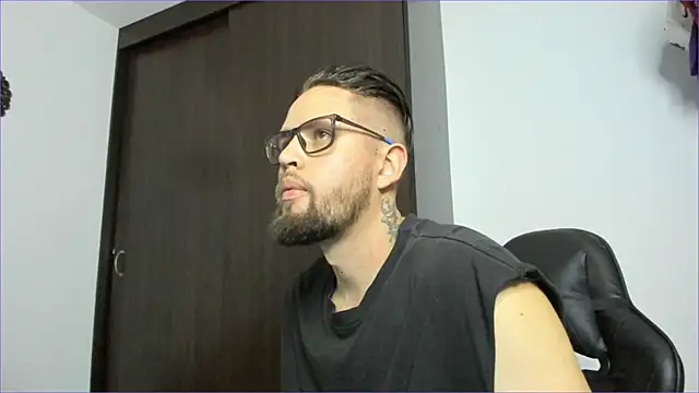 bastianwatson10's cam snapshot