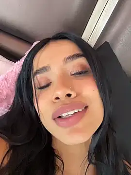 Bella_Smiith_'s cam snapshot