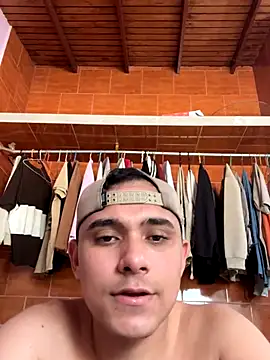 lucas-storm's cam snapshot