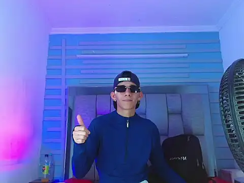 Valentin_Gray's cam snapshot