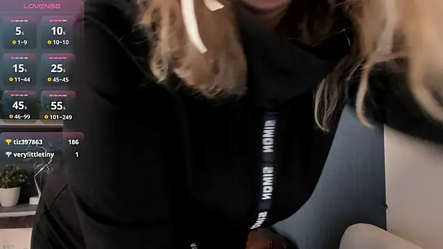 JessicaFoxie's cam snapshot