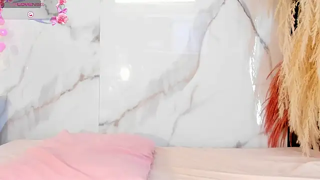 larakrouf's cam snapshot