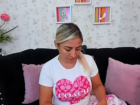 milf_bigass_'s cam snapshot