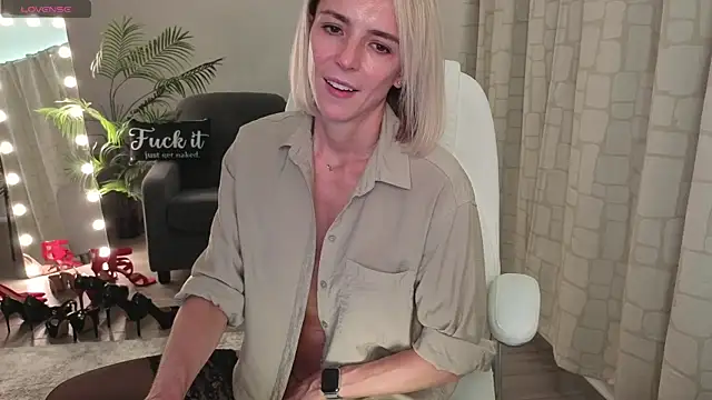 YourMarthaMayer's cam snapshot