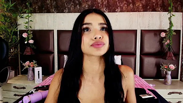 Bella_Smiith_'s cam snapshot