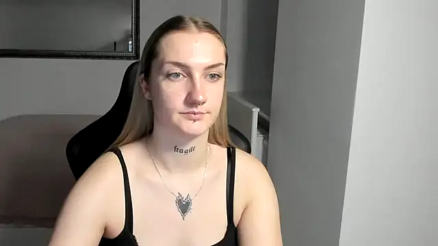 AlexaTease's cam snapshot