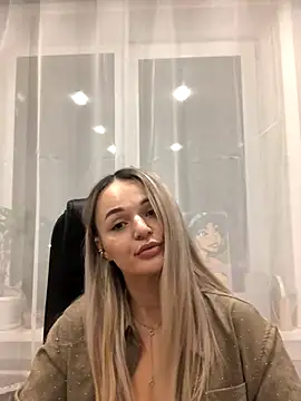 Seralunee's cam snapshot