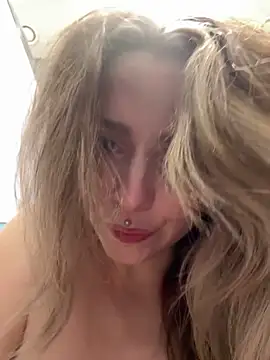 LoraaDoll live sex cam