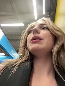 LoraaDoll's cam snapshot