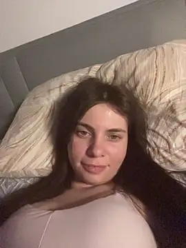 CurlyLara's cam snapshot