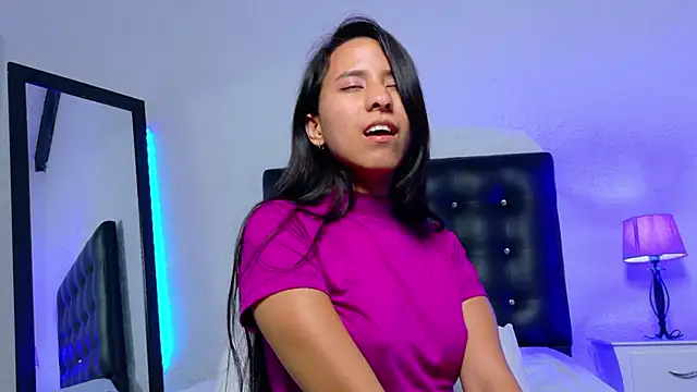 Skinny_hottie18's cam snapshot