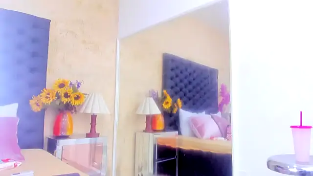 NahomiWhitel live sex cam