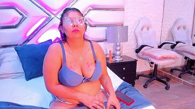 Julieta_Owen's cam snapshot