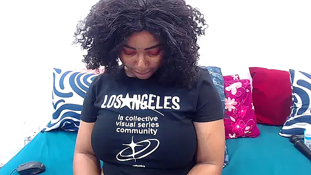 AfricanQueenxx40's cam snapshot