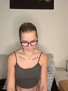 AlyssaSchwarz's cam snapshot