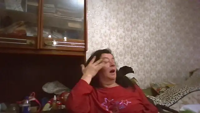 GypsiQueen2's cam snapshot