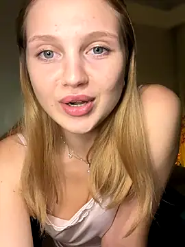 Emaline_Fane's cam snapshot