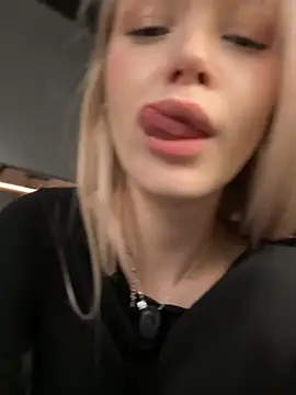 BellaSecrett's cam snapshot