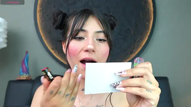 miss_sharlotte18's cam snapshot