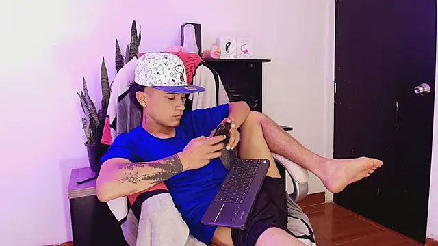 Edward_Milleer live sex cam